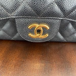 CHANEL 💯 authentic Black Caviar Leather Jumbo crossbody